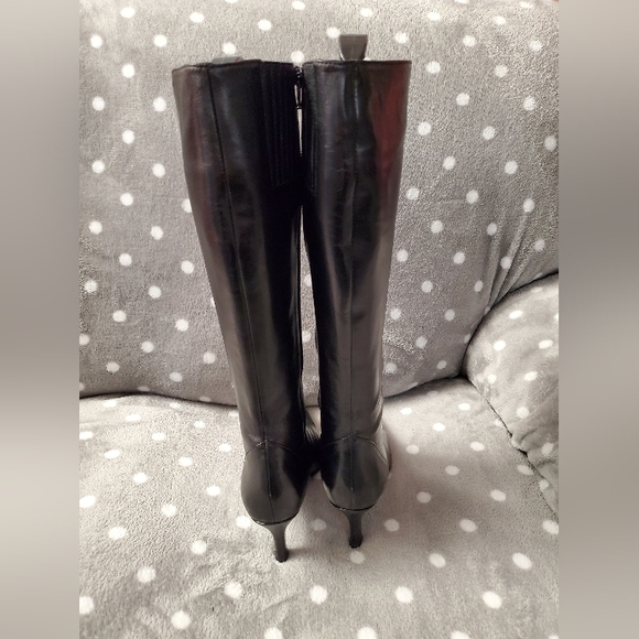 Vaneli Zida - size 8.5, 2 in high, heeled, zip up boots - Picture 3 of 16